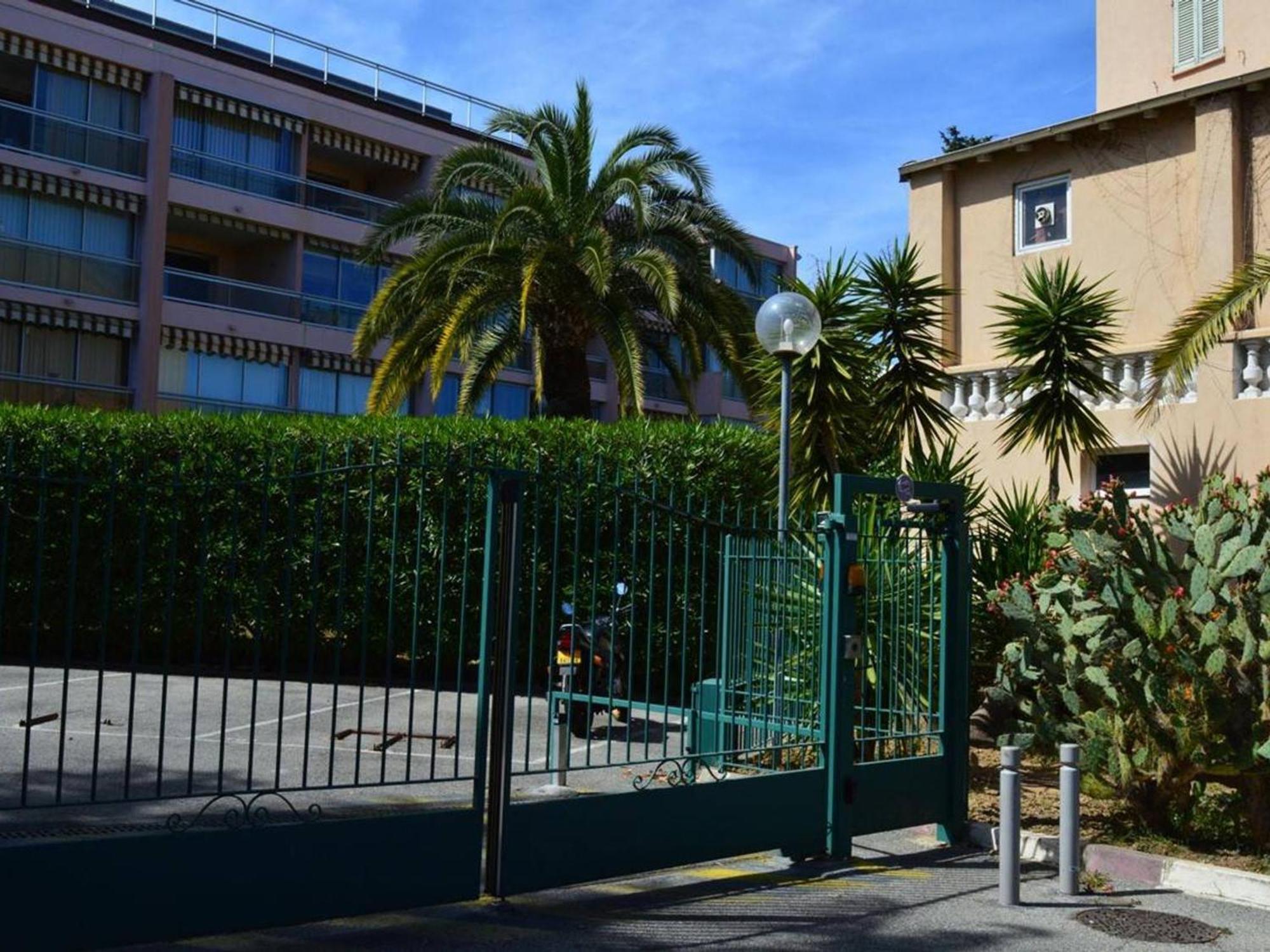 Studio Agreable Avec Loggia, Garage Et Plage A Proximite - 2 Couchages, Golfe-Juan - Fr-1-252-62 Eksteriør bilde